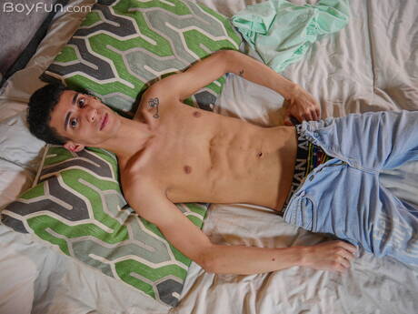 Latin pretty boy Axel Turner undressing and showing nice butt