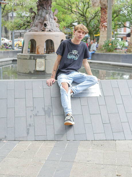 Pretty boy Dylan Malik and hot twink Muriel Karmesi in hot ass bang outside