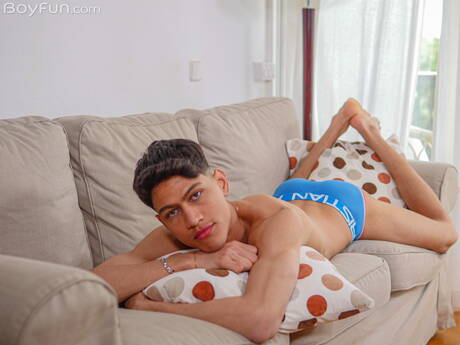 Der junge Tonni Veroncini wichst seinen Schwanz