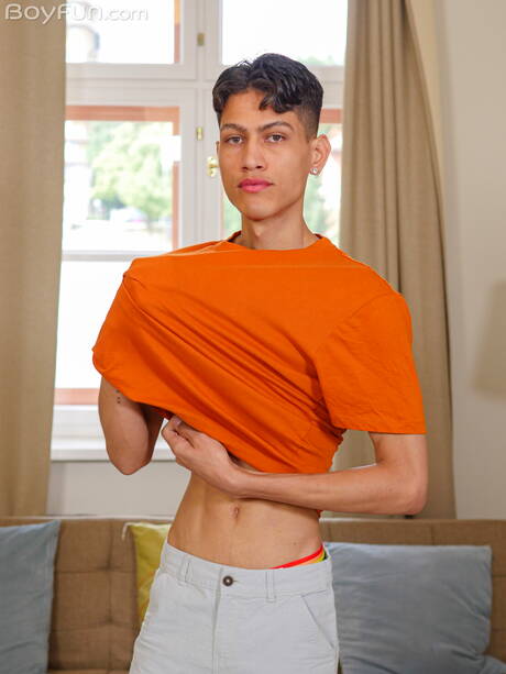 Twink Tonni Veroncini posiert nackt