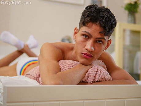 Twink Tonni Veroncini posiert nackt