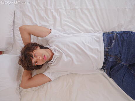 El joven Dominik Xoxo posando desnudo