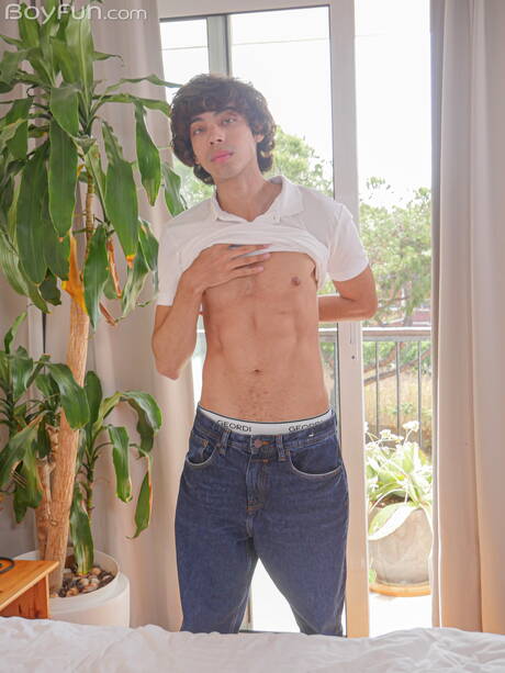 El joven Dominik Xoxo posando desnudo