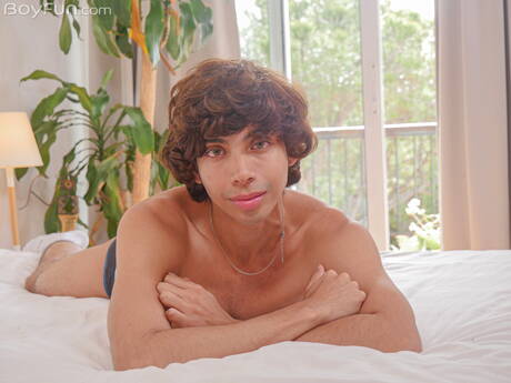 El joven Dominik Xoxo posando desnudo