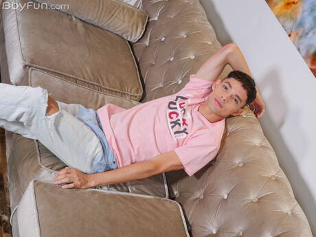 性感小鮮肉 Jacob Buccella 脫衣秀緊實臀部