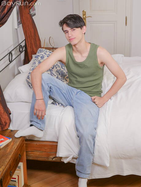 性感小鮮肉Justin Host脫衣服露出性感屁股