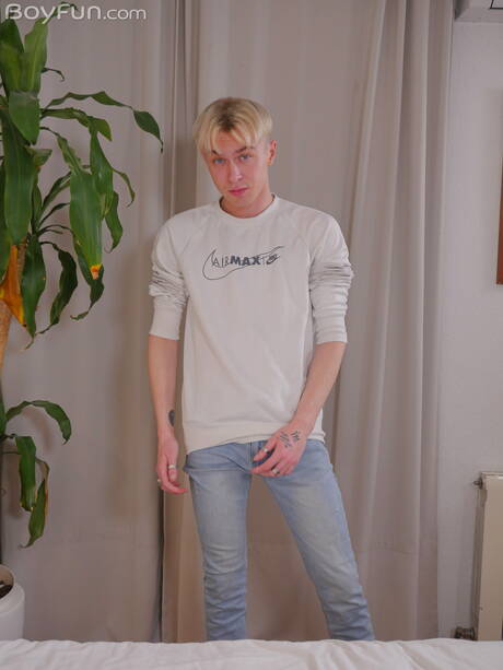 Der schöne Danny Junior hat ein Vergnügen