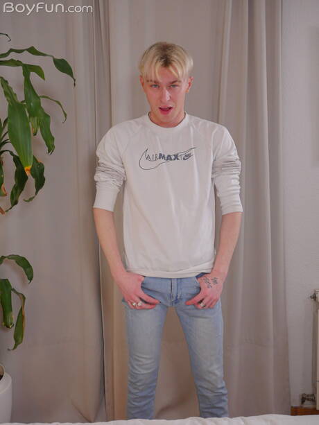 Der schöne Danny Junior hat ein Vergnügen