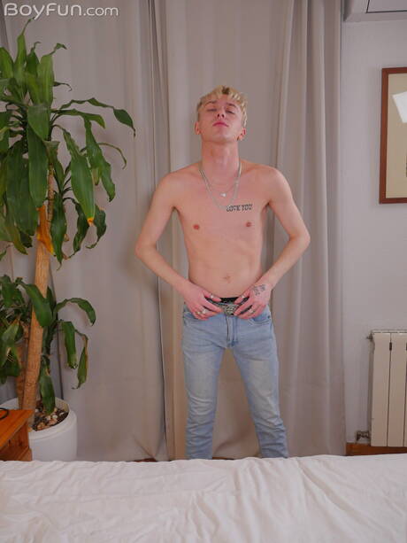 Der schöne Danny Junior hat ein Vergnügen