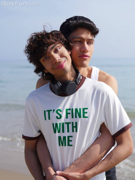 Young Dominik Xoxo and young Tonni Veroncini in hot ass fuck action after ocean beach walking