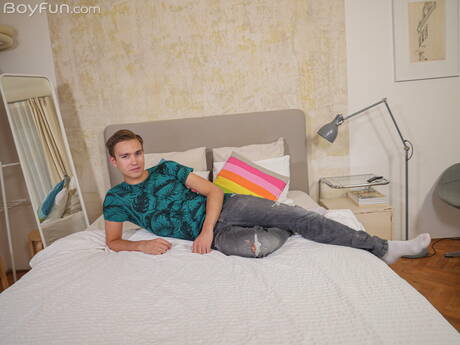 Young boy Oscar Kraus shows a perfect body