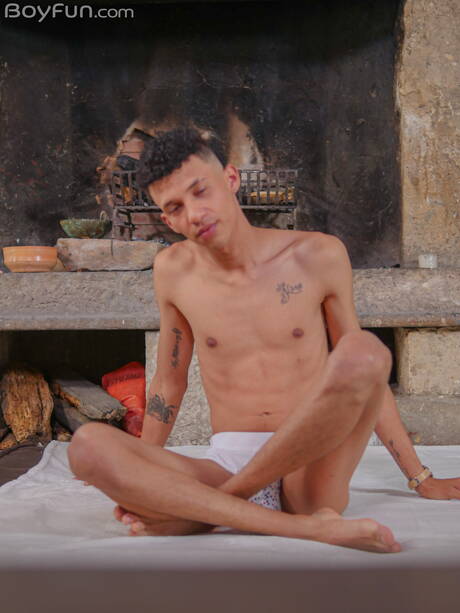 Twink Liam Fox posiert nackt