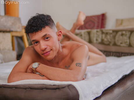 Twink Liam Fox posiert nackt