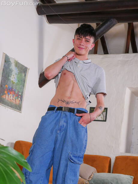 Boyfun: Twink Jackson Perceo undressing and showing hot butt