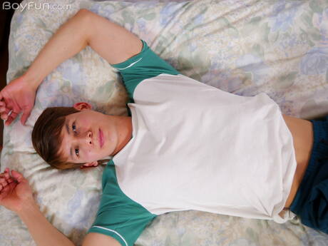 Przystojniak Philipe Arias pozuje nago i pokazuje tyłek