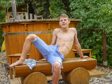 Young dude Ollie Barn posing nude and showing tight butt outdoor