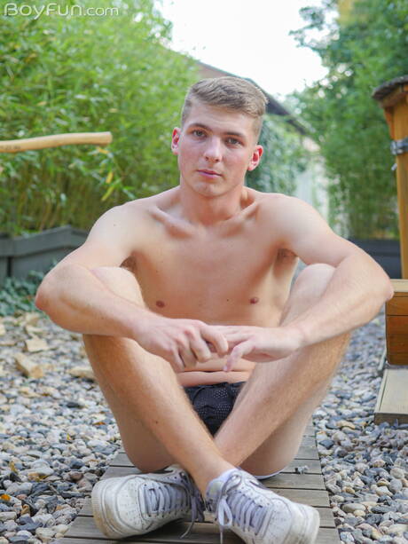 O gostoso Paul Mason mostra um corpo lindo por fora