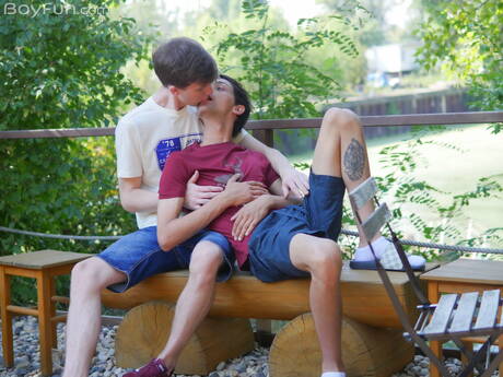 性感捷克男孩 Carlos Costa 和 Josh Cavalin 在戶外操逼