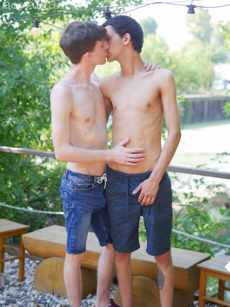性感捷克男孩 Carlos Costa 和 Josh Cavalin 在戶外操逼