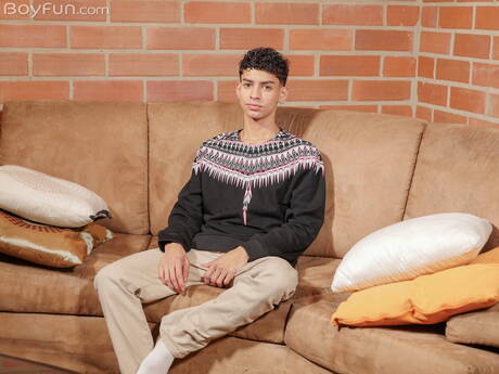 小男孩 Noah Smith 裸體擺造型