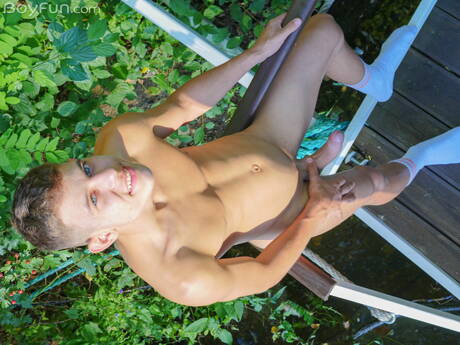 Twink Ollie Barn posing nude outside