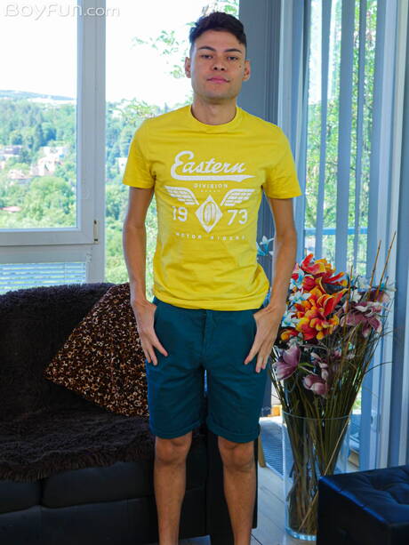 Boyfun: Latin young Hanry Onlyjapa posing naked and showing tight butt