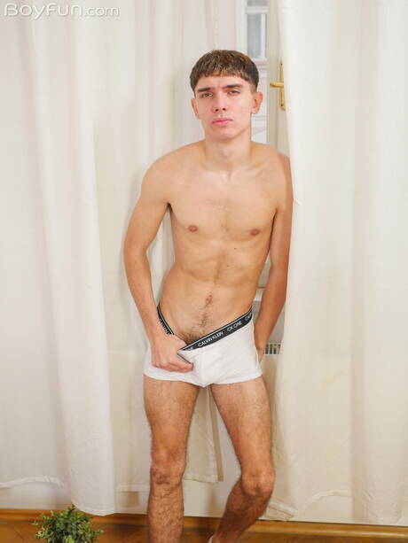 Il giovane ceco Vincent Castle posa nudo