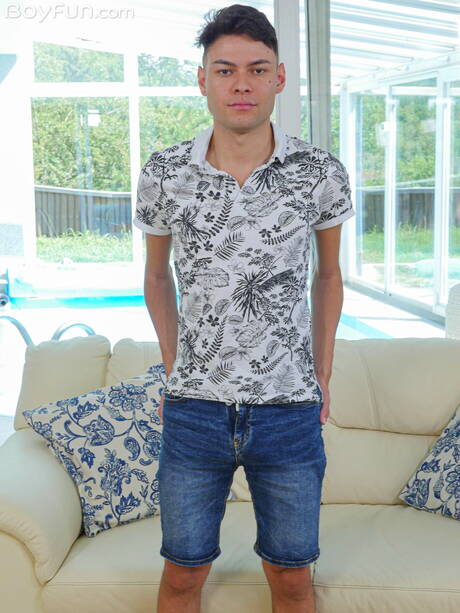 Boyfun: Latin beautiful boy Hanry Onlyjapa jerk off his cock