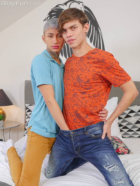 Hot twink Archi Gold and young Austin Ponce have a hot couple scene
