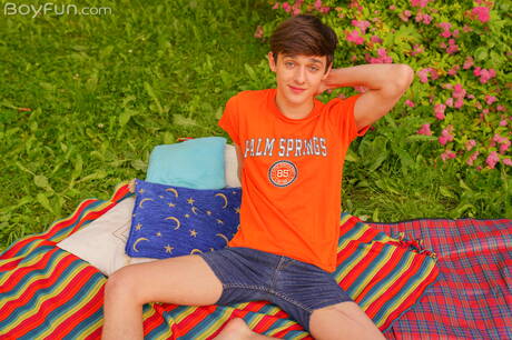 帥哥Tony Keit戶外裸體擺造型