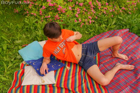 帥哥Tony Keit戶外裸體擺造型