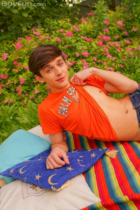 帥哥Tony Keit戶外裸體擺造型