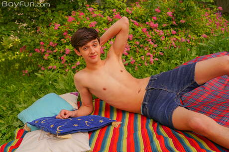 帥哥Tony Keit戶外裸體擺造型