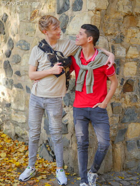 Hot twink Andy Reyes and hot twink Angel Rivers in hot anal sex outside