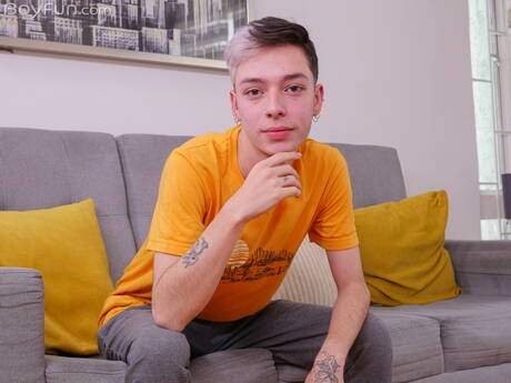 Pretty boy Niko Miller posing nude and showing hot ass