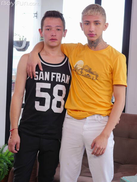 Boyfun: Gorący amerykańscy faceci piękny chłopak Archi Gold i gorący młodzieniec Col Raider ruchają tyłek po obciąganie