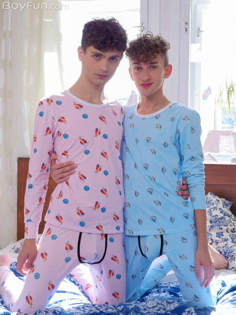 Two american dudes young John Crawford and beautiful boy Zayne Bright in hot ass bang