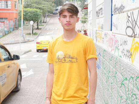 Boyfun: Americani sexy, il bel ragazzo Col Raider e il giovane ragazzo Justin Host si scopano il culo dopo aver fatto un pompino fuori