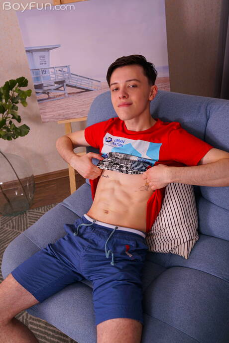 年輕的奧列格·陀思妥耶夫斯基手淫