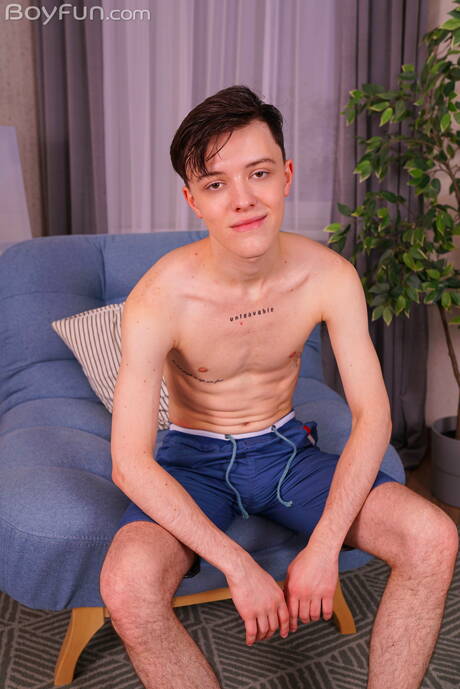 年輕的奧列格·陀思妥耶夫斯基手淫