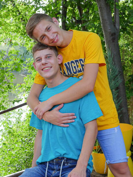 Young Ollie Barn and young boy Timmy Cole banged each other outdoor