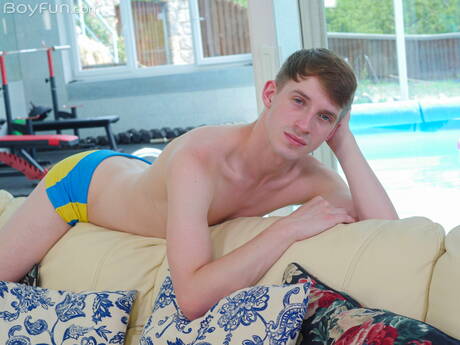 性感小鮮肉 Taylor Mason 脫衣服露出屁股