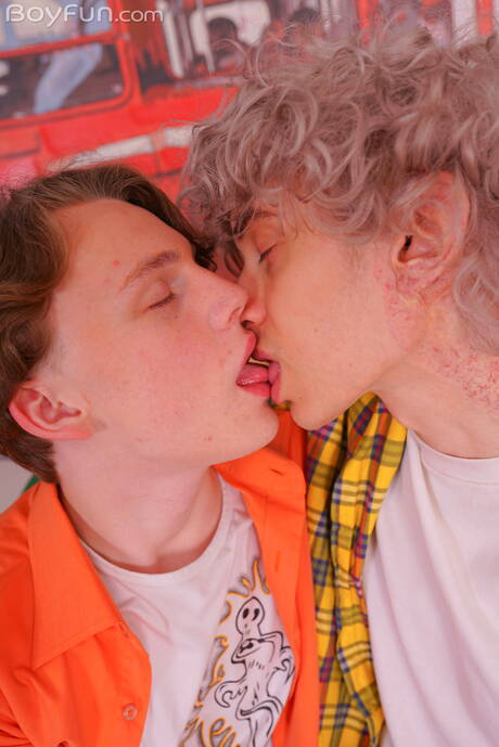 年輕小夥 Elio Pjatteryd 和帥哥 Tom Heart 口交後做愛