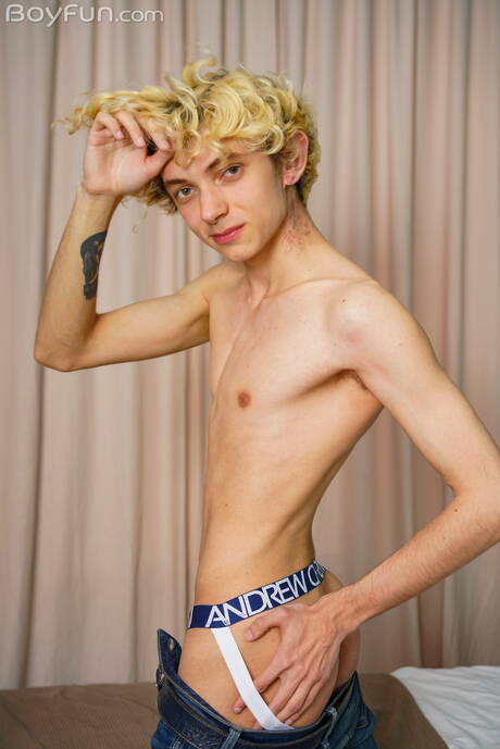 年輕男孩Elio Pjatteryd手淫