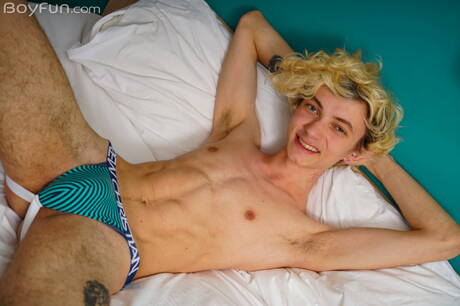 年輕男孩Elio Pjatteryd手淫