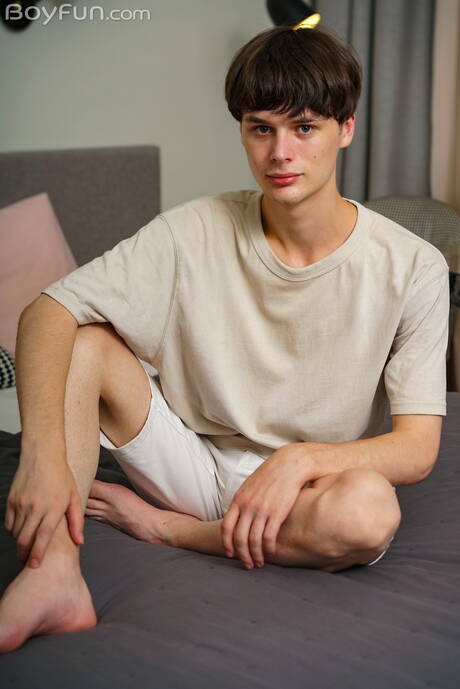 Boyfun: 아름다운 소년 자레드 클라우드가 아름다운 몸매를 보여줍니다.