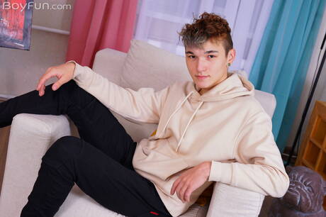 Boyfun: 裸體男主角亞當凱勒