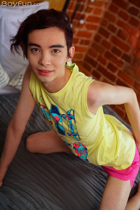 帥哥 Al Keit 脫光衣服，露出漂亮的屁股