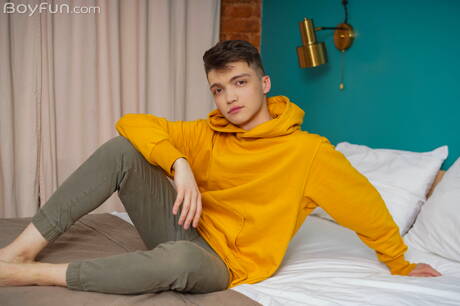 性感小鮮肉Mike Steed裸體擺造型