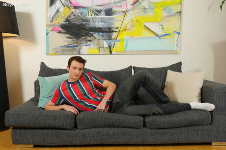 Hot twink Maksym King get naked and showing tight ass